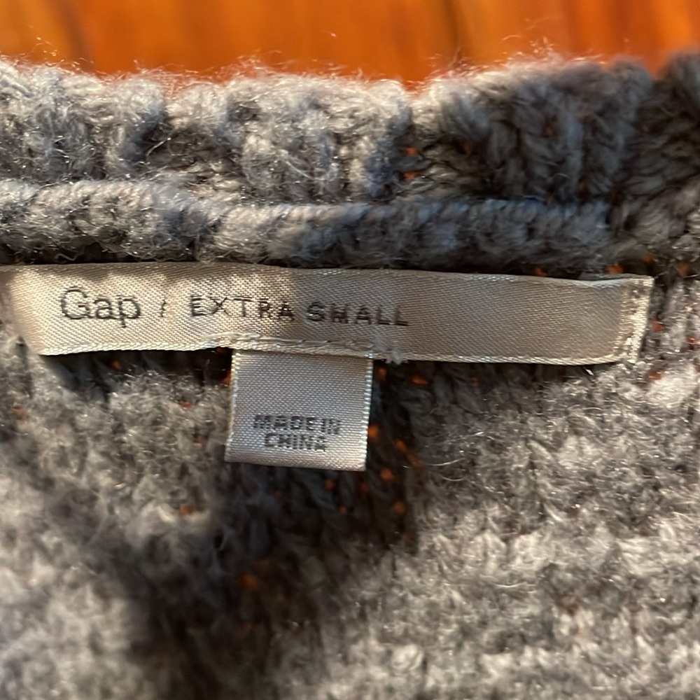 Gap extra small grey shirt sleeve sweater. - Picture 3 of 5